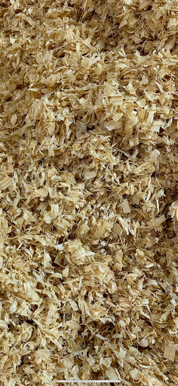 Queen Horse Bedding Medium Flake - 8 CUBIC FEET  : QUEEN HORSE BEDDING